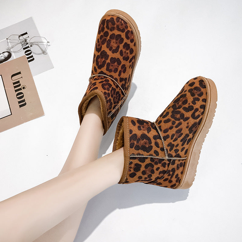 Women's snow boots in suede with faux fur trim and non-slip sole
