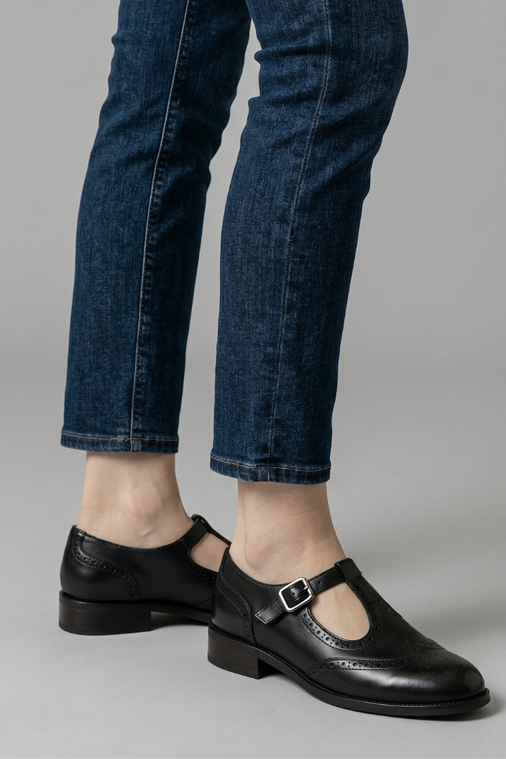 Women's vintage classic elegant sophisticated refined Mary Jane shoes