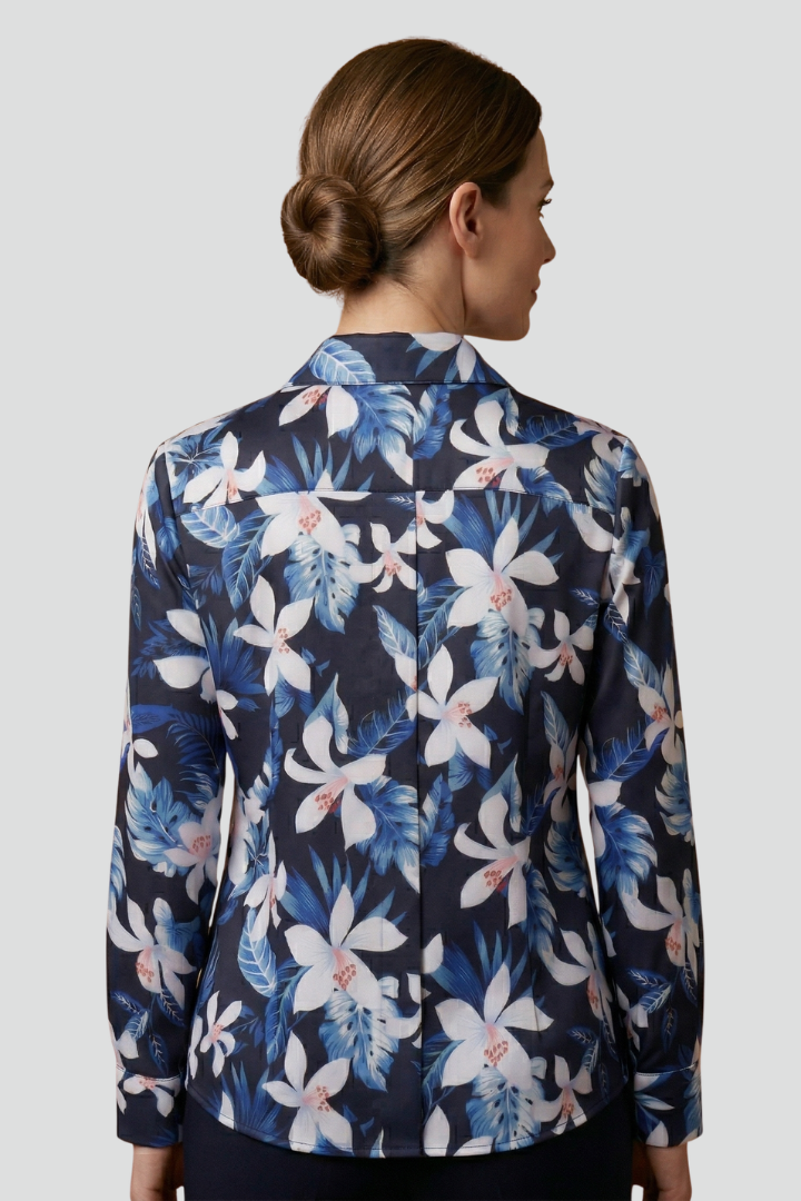 Women’s Blouse with Collar and Button Closure