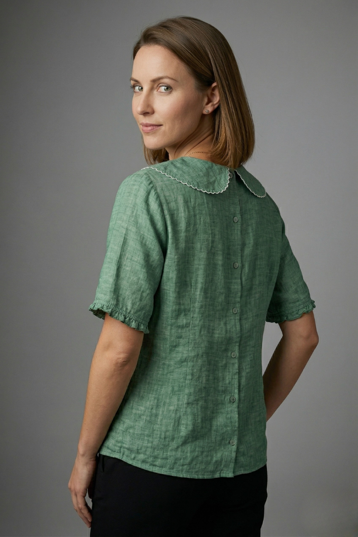 Women’s Blouse with Scalloped Collar and Button Fastening