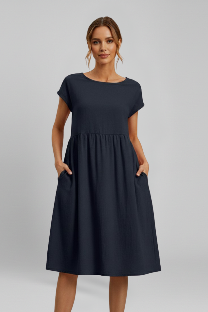 Women’s Dress with Round Neckline and Side Pockets