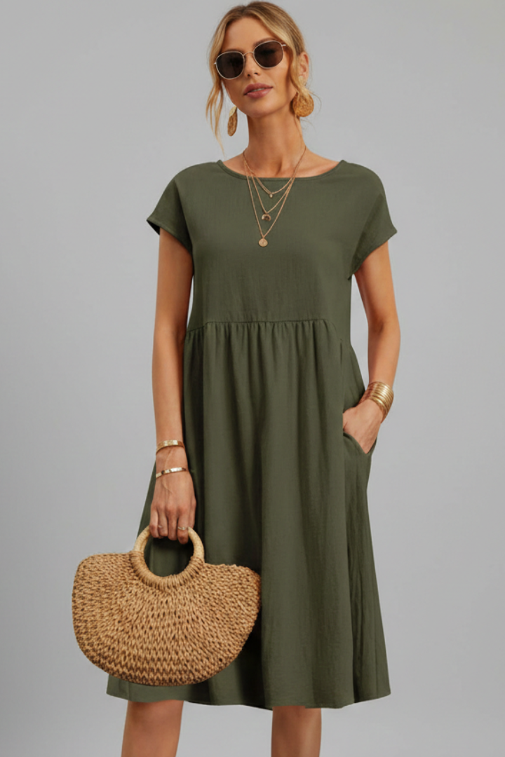 Women’s Dress with Round Neckline and Side Pockets