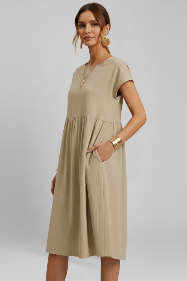 Women’s Dress with Round Neckline and Side Pockets