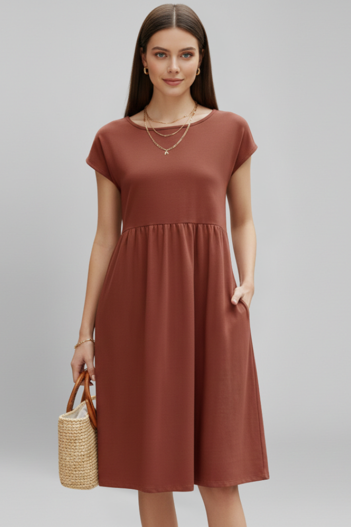 Women’s Dress with Round Neckline and Side Pockets