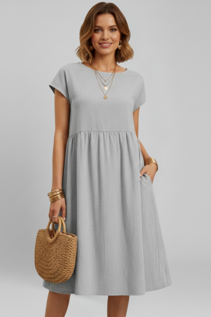 Women’s Dress with Round Neckline and Side Pockets