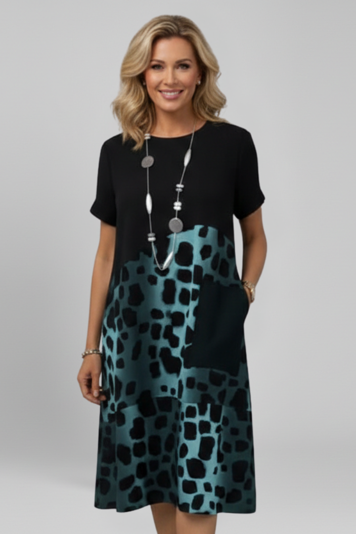 Women’s Dress with Short Sleeves and Pockets
