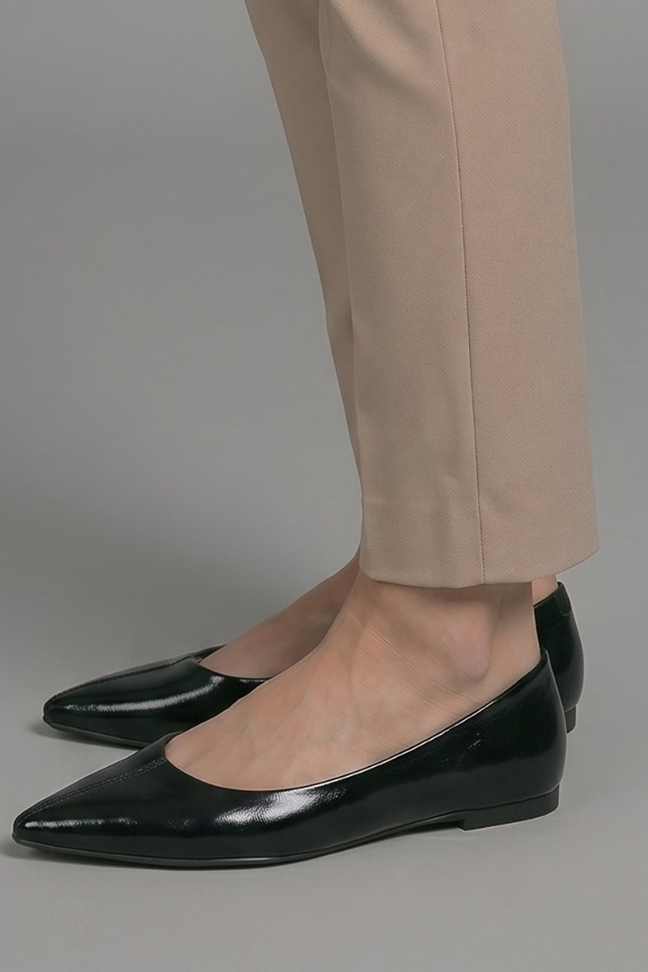 Women's Leather Ballet Flats with Slip-On for Everyday Wear