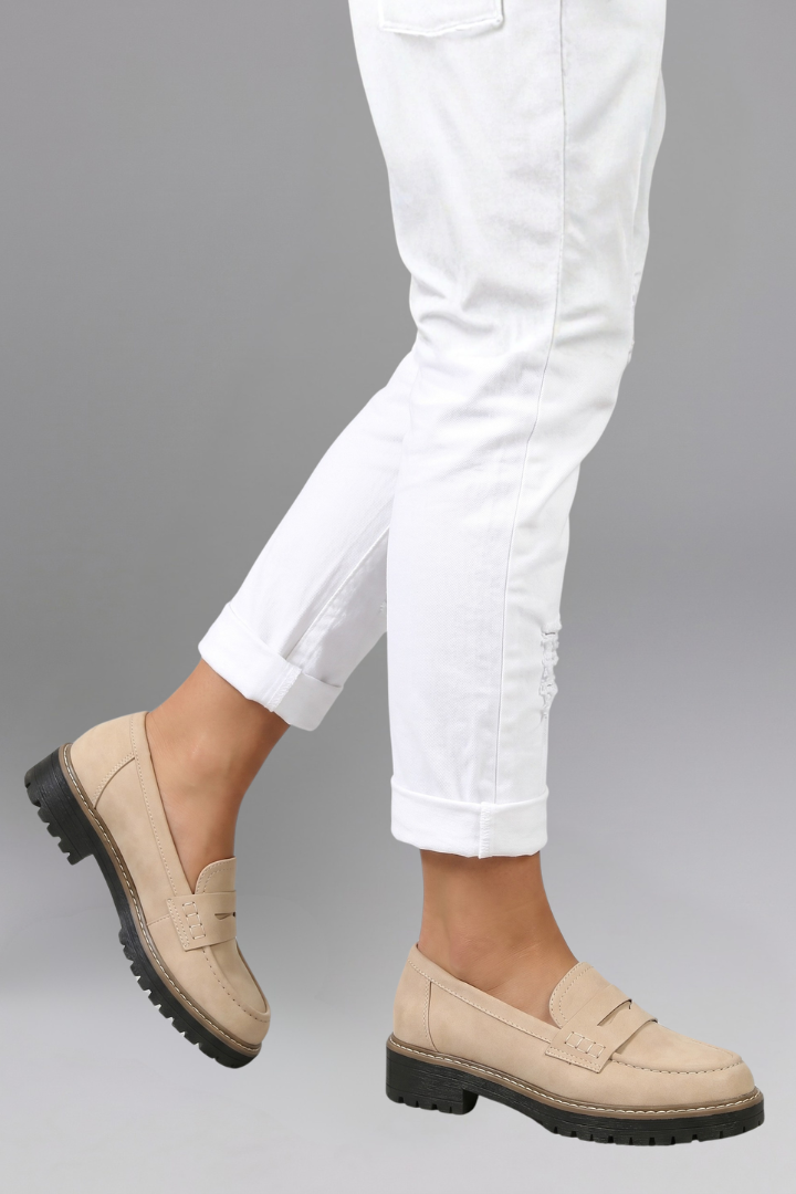 Women's Leather Loafers with Lug Sole for Everyday Wear