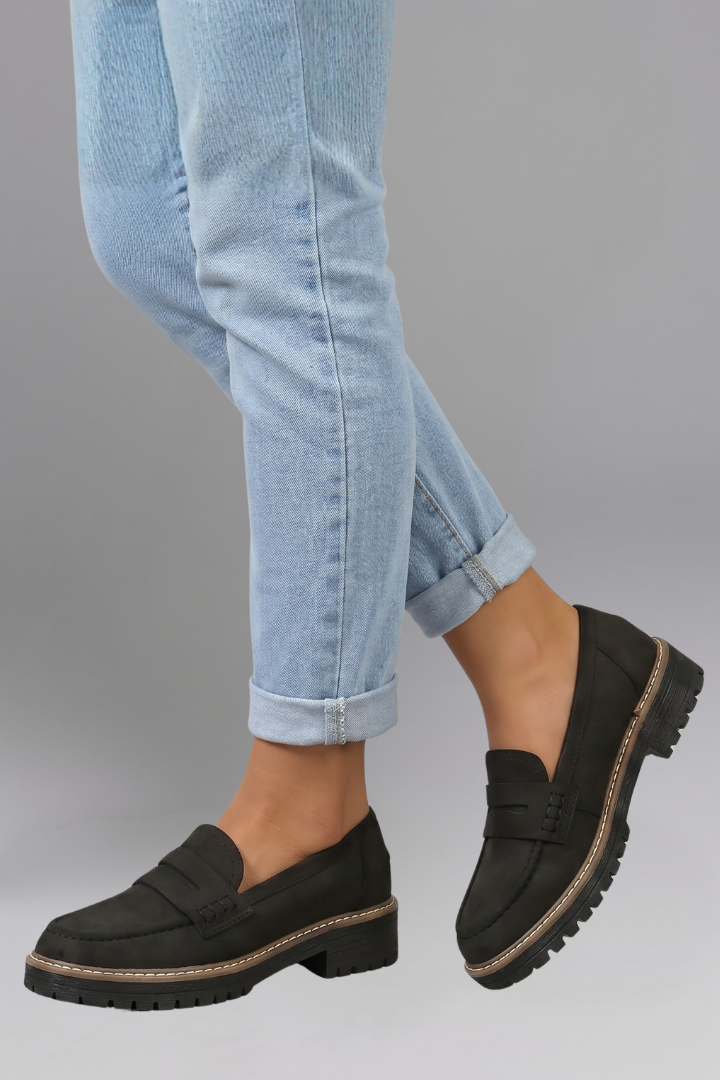 Women's Leather Loafers with Lug Sole for Everyday Wear