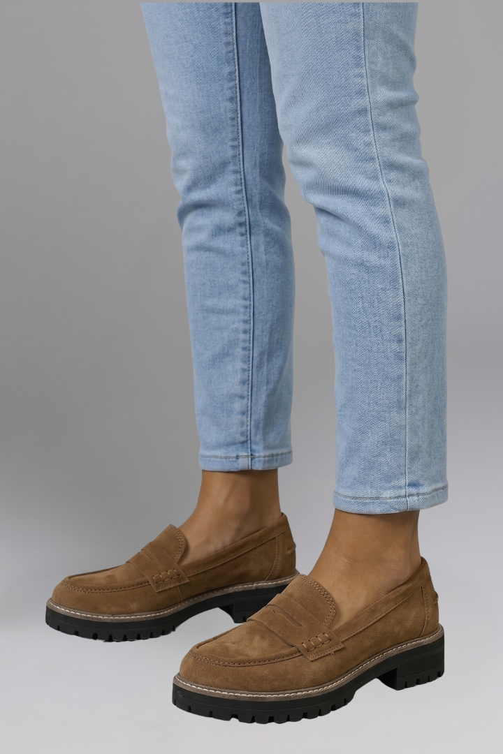 Women's Leather Loafers with Lug Sole for Everyday Wear