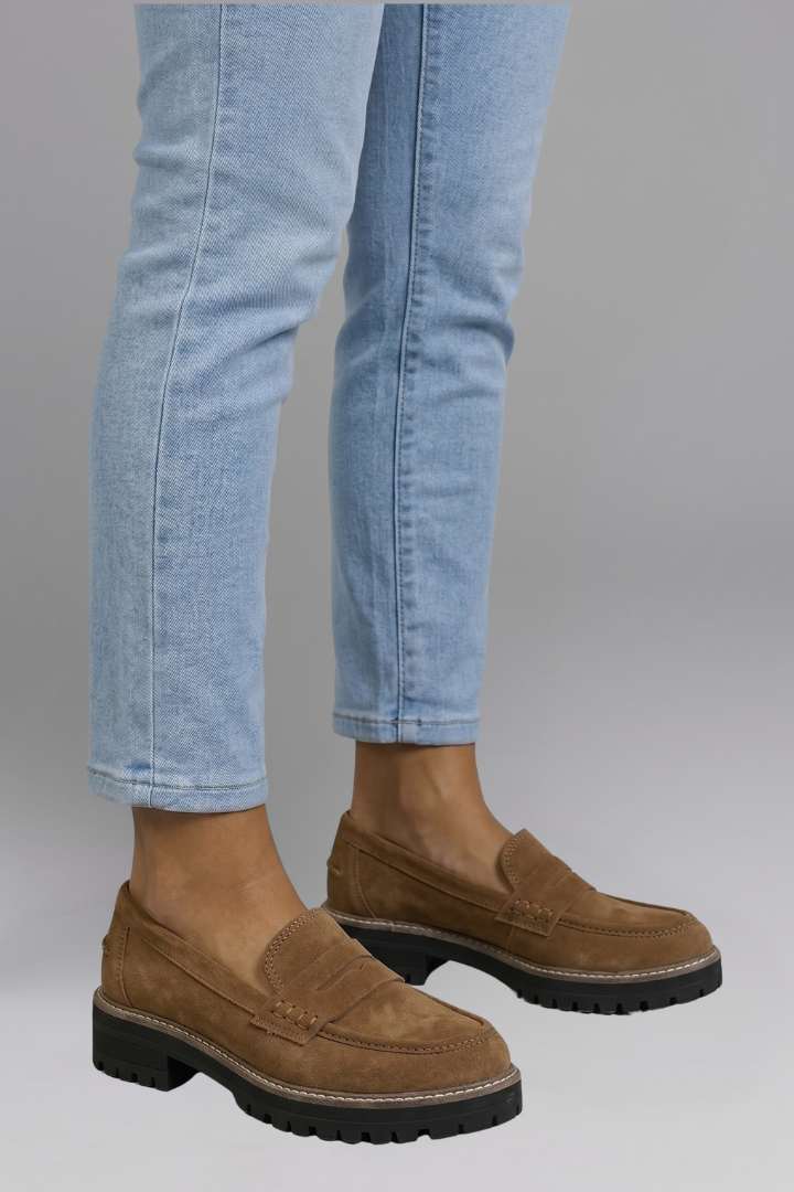 Women's Leather Loafers with Lug Sole for Everyday Wear