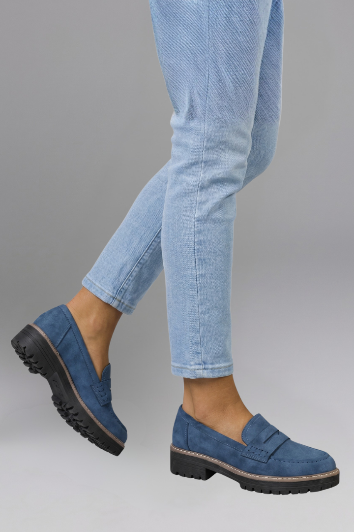 Women's Leather Loafers with Lug Sole for Everyday Wear