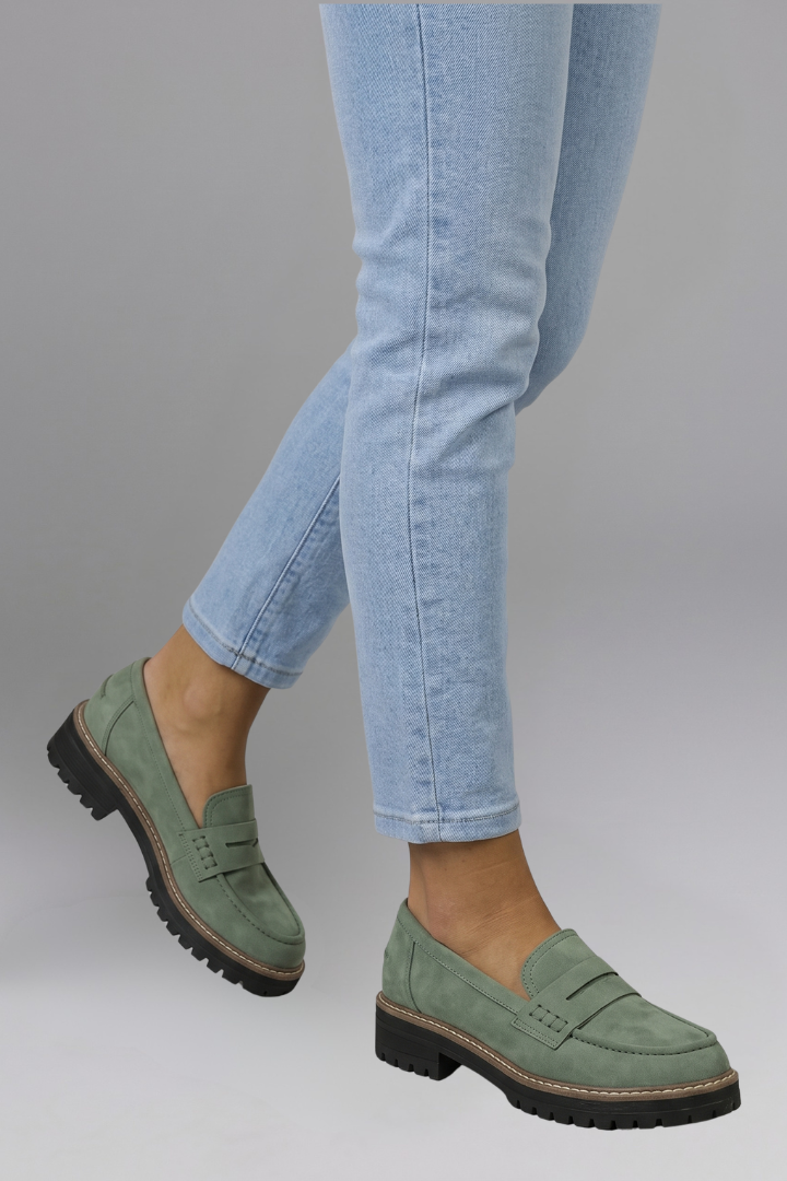 Women's Leather Loafers with Lug Sole for Everyday Wear