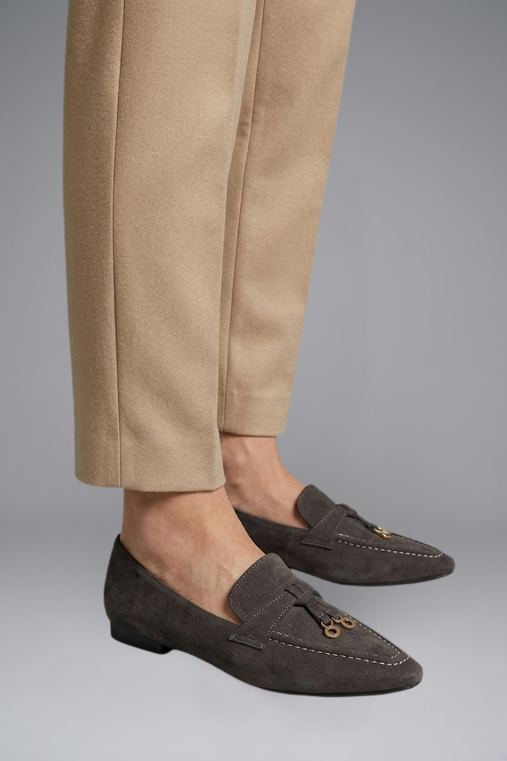 Women's Leather Loafers with Slip-On Design for Everyday Wear
