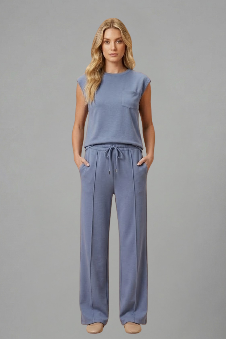 Women’s Loungewear Set with Elastic Waistband and Short Sleeves
