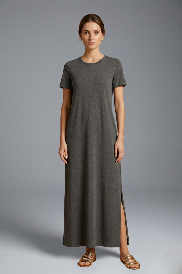 Women’s Maxi Dress with Round Neck and Flowing Skirt