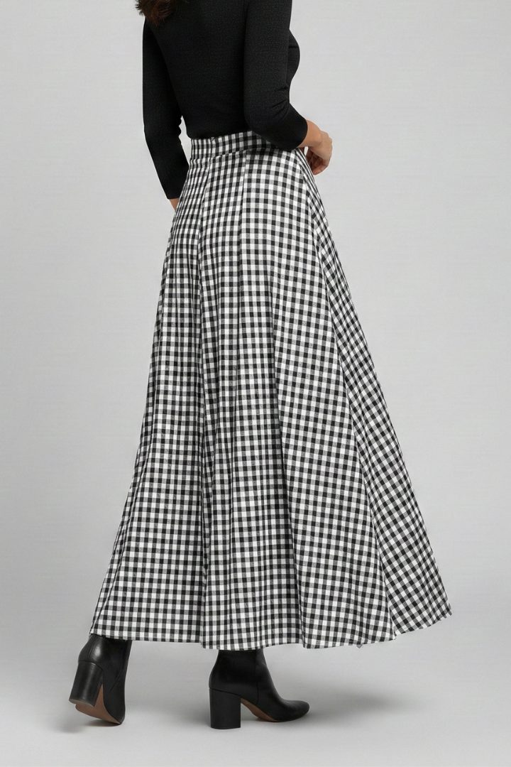 Women’s Maxi Skirt with High Waist and Check Pattern