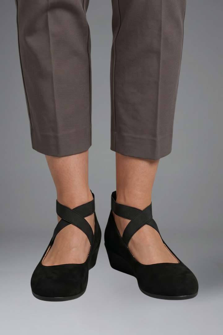 Women's Orthopaedic Flat Shoes with Slip-On Design for Everyday Wear