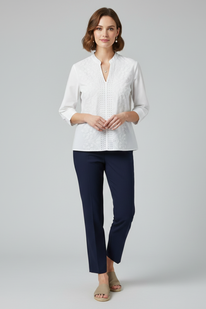 Women’s blouse with classic collar and long sleeves