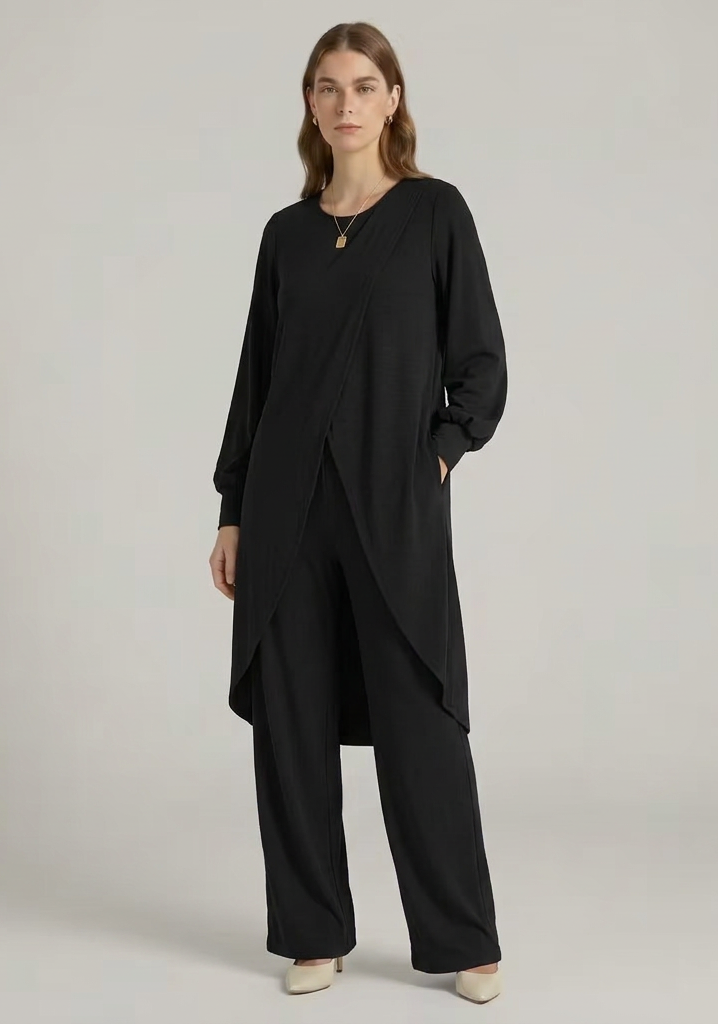 Women’s shirt and trousers set with long sleeves and straight-leg design