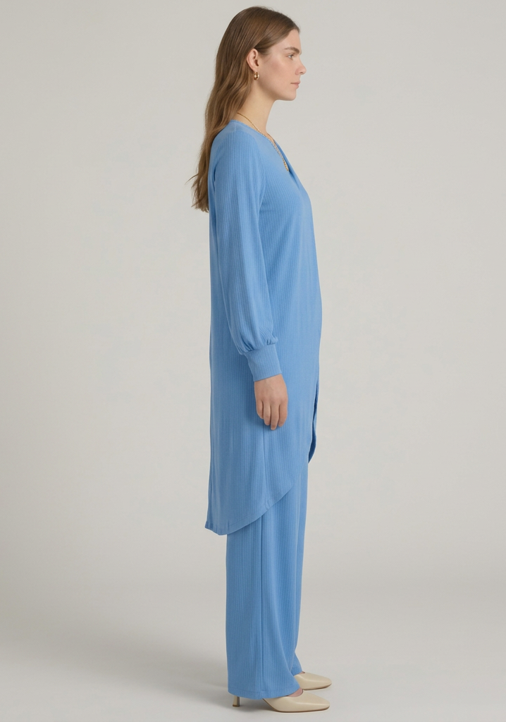 Women’s shirt and trousers set with long sleeves and straight-leg design
