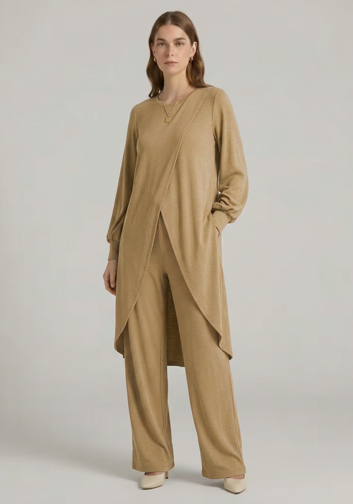 Women’s shirt and trousers set with long sleeves and straight-leg design