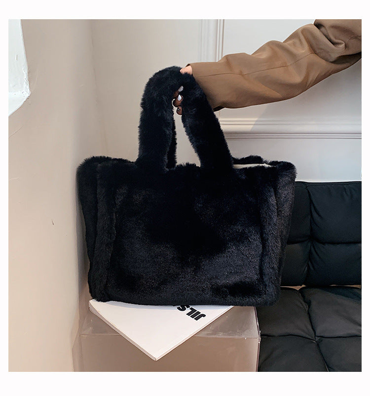 Fluffy plush tote bag with chain
