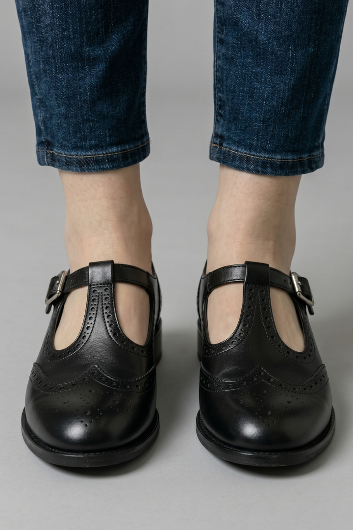 Women's vintage classic elegant sophisticated refined Mary Jane shoes