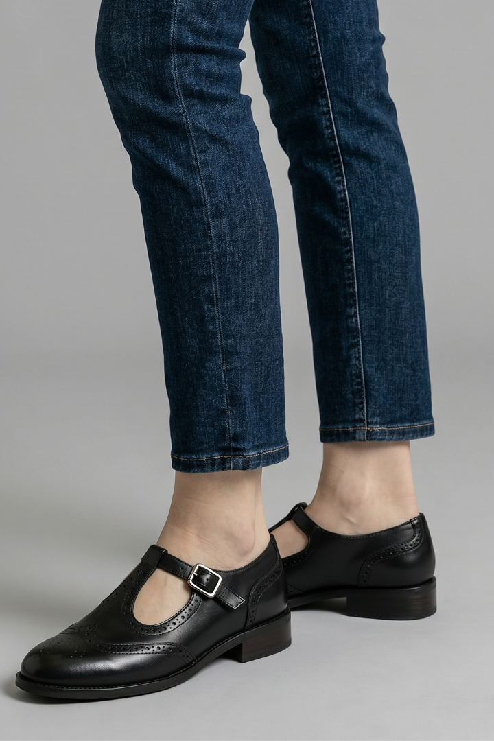 Women's vintage classic elegant sophisticated refined Mary Jane shoes