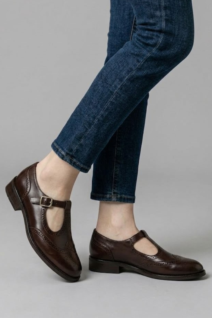 Women's vintage classic elegant sophisticated refined Mary Jane shoes