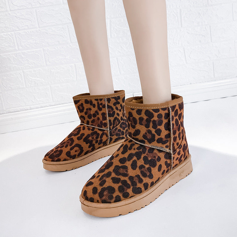 Women's snow boots in suede with faux fur trim and non-slip sole