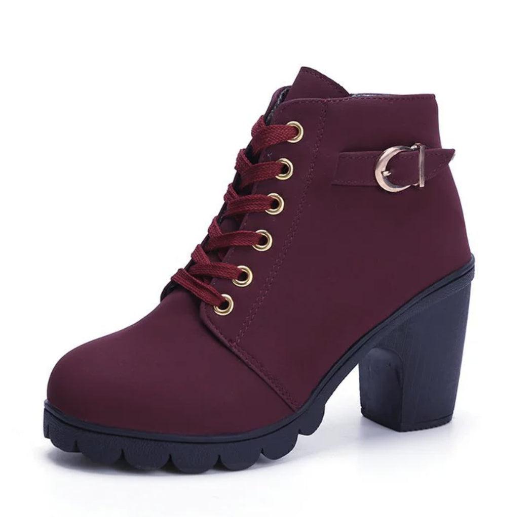 Women's suede ankle boots with chunky heel, lace-up and zip