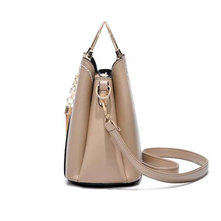 Colour block handbag with heart tassel