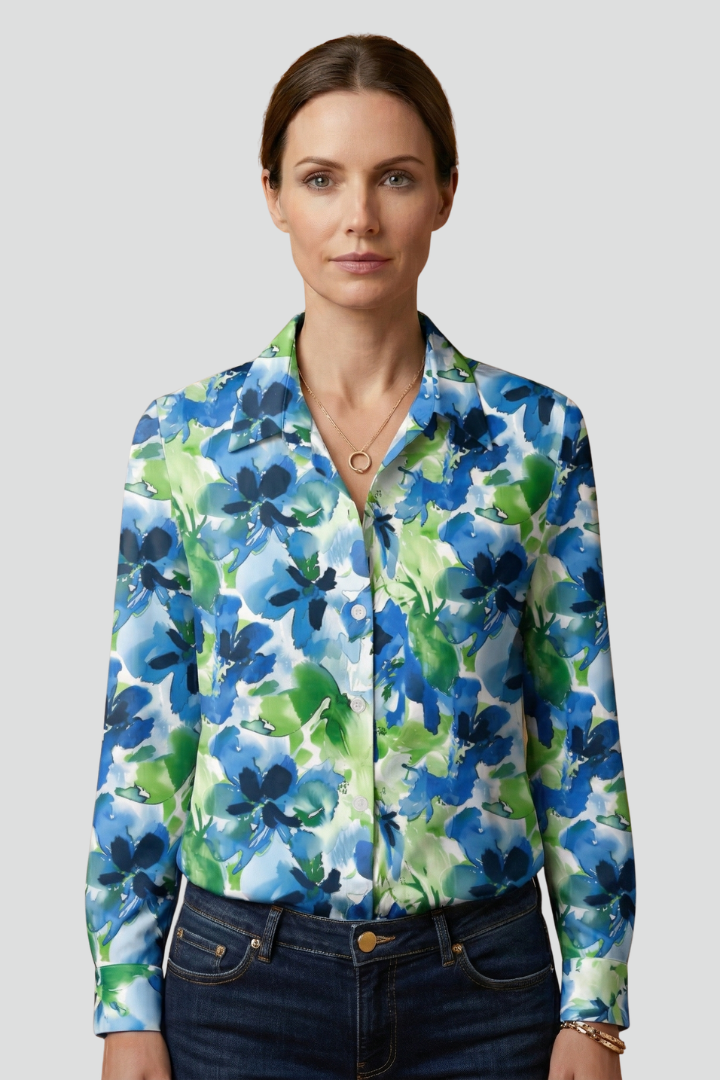 Women’s Blouse with Collar and Button Closure