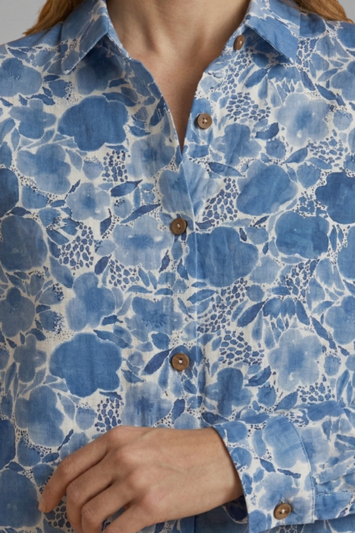 Women’s Blouse with Collar and Floral Print