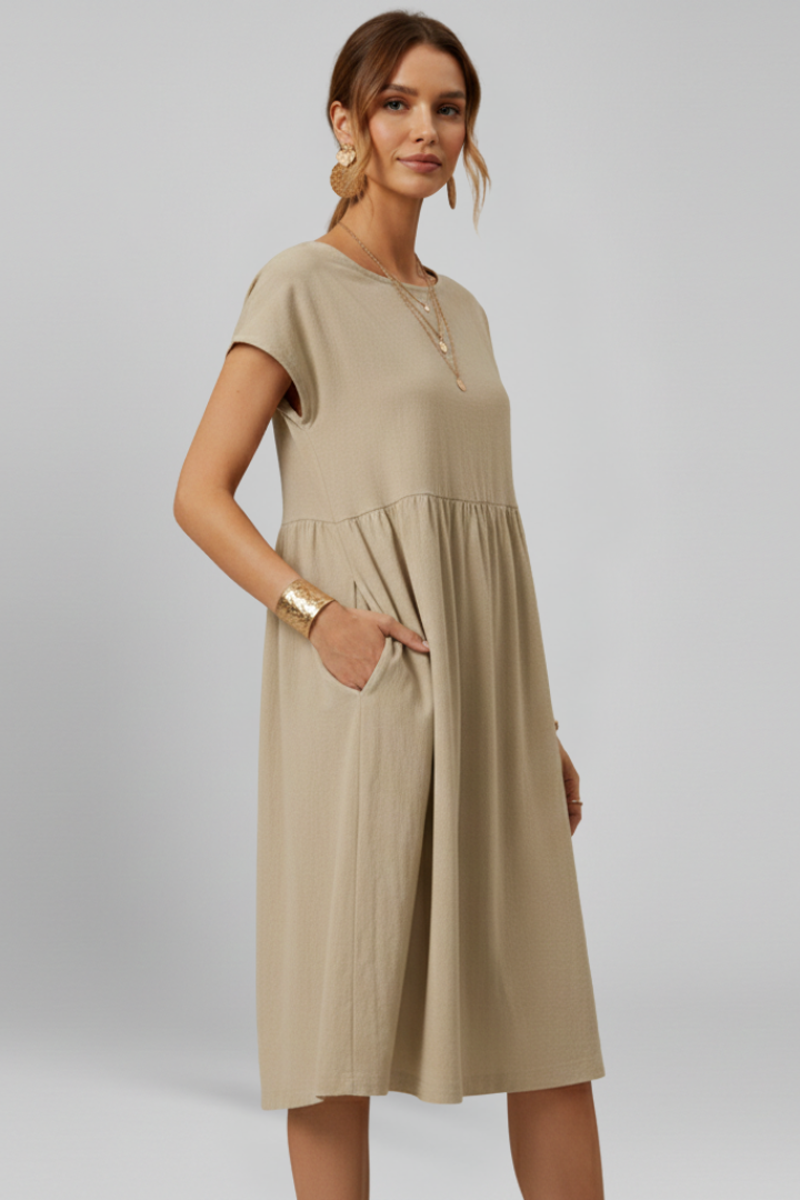 Women’s Dress with Round Neckline and Side Pockets