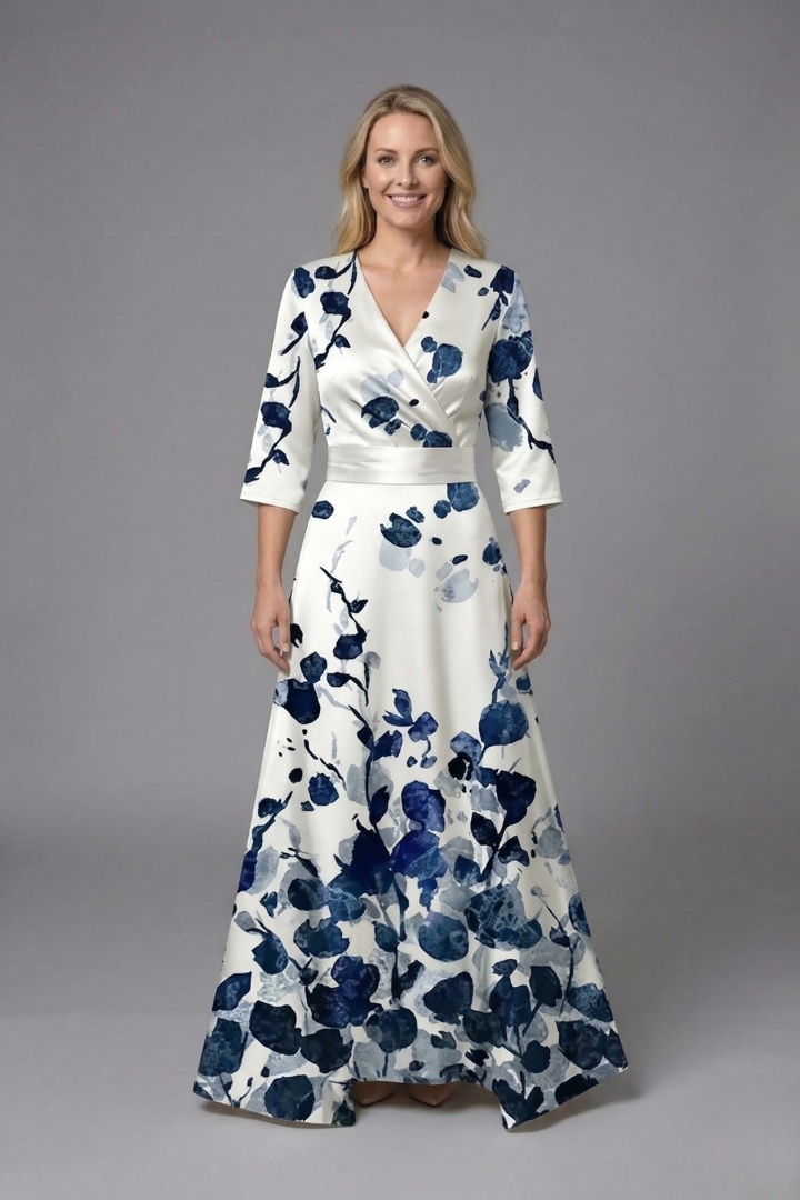 Women’s Dress with V-Neck and Three-Quarter Sleeves
