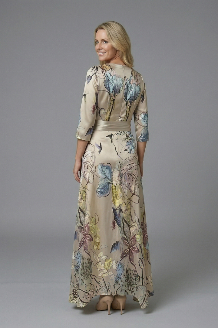 Women’s Dress with V-Neck and Three-Quarter Sleeves