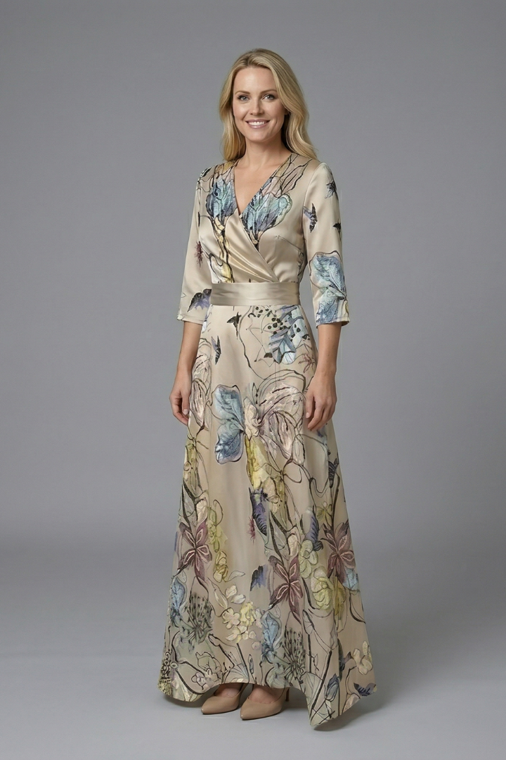 Women’s Dress with V-Neck and Three-Quarter Sleeves