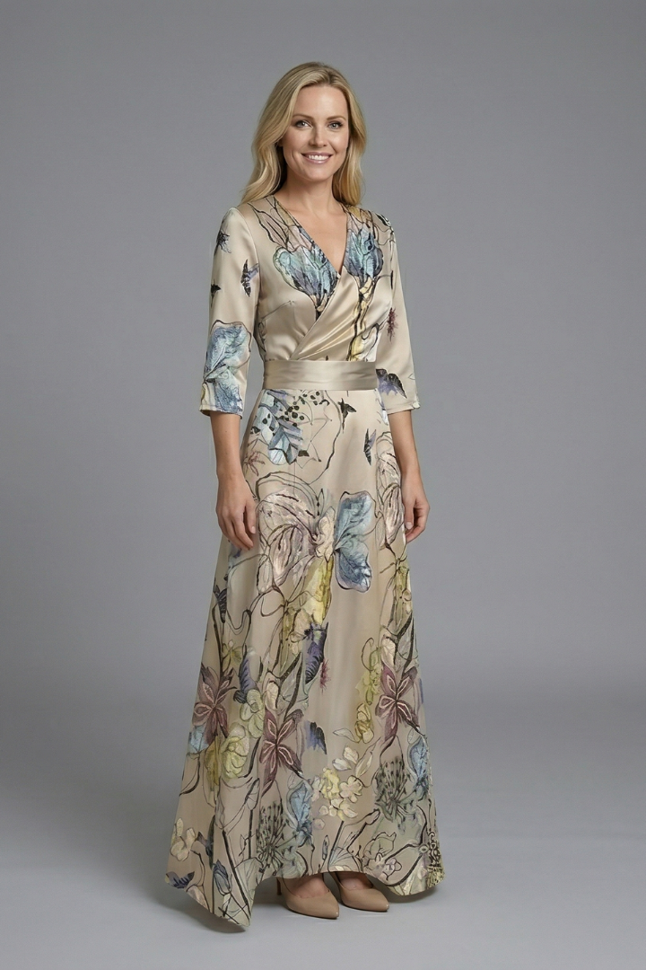 Women’s Dress with V-Neck and Three-Quarter Sleeves