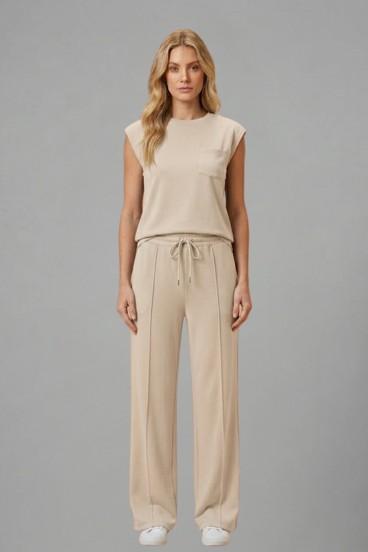 Women’s Loungewear Set with Elastic Waistband and Short Sleeves