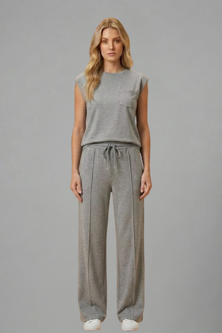 Women’s Loungewear Set with Elastic Waistband and Short Sleeves