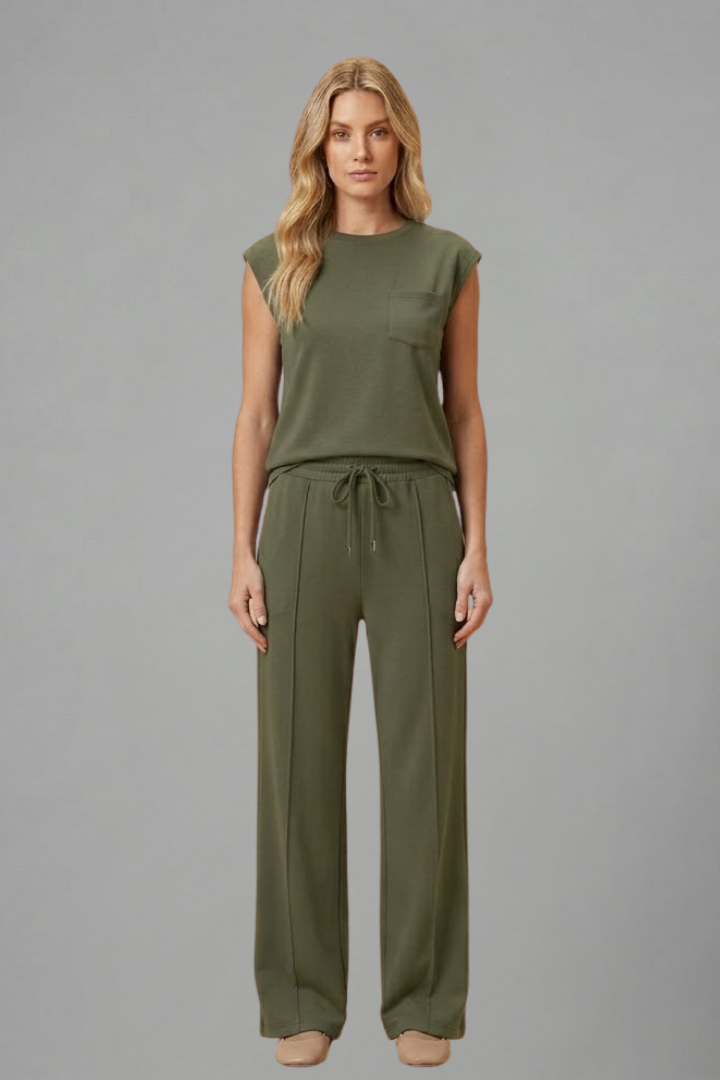 Women’s Loungewear Set with Elastic Waistband and Short Sleeves