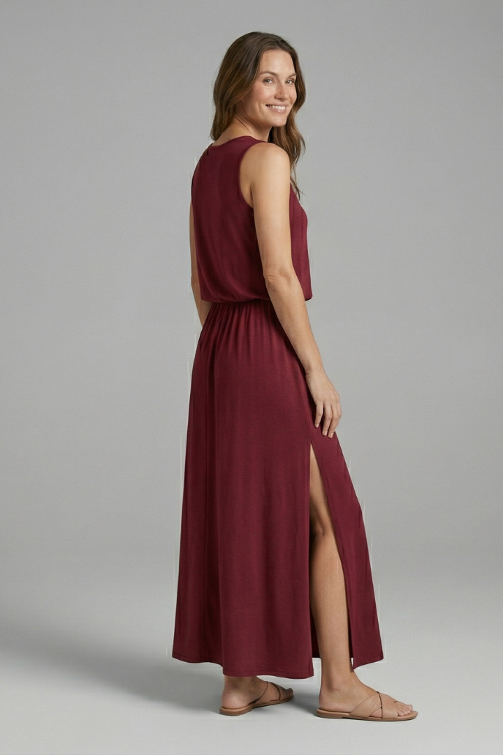 Women’s Maxi Dress with Round Neck and Sleeveless Design