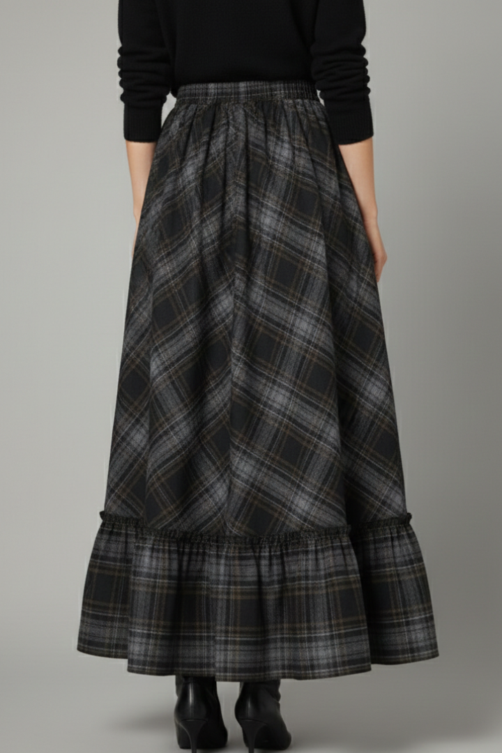 Women’s Maxi Skirt with High Waist and Plaid Pattern
