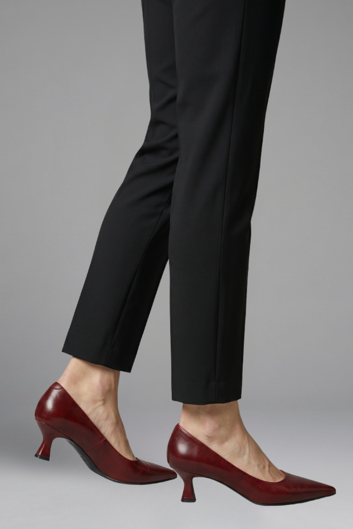 Women's Orthopaedic Heels with Pointed Toe Shape for Office Wear