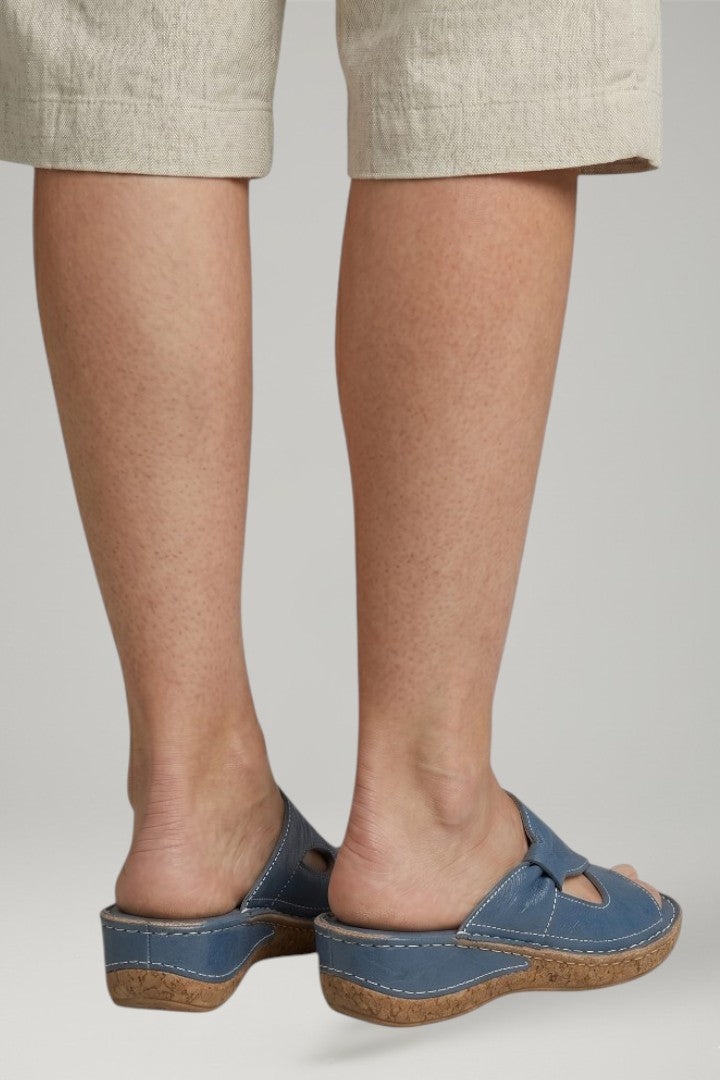 Women's Orthopaedic Sandals with Adjustable Straps and Flat Sole