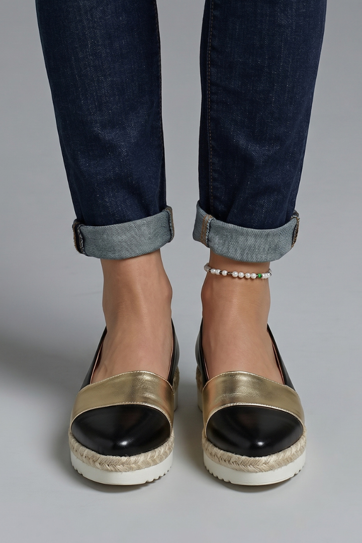 Women's Orthopaedic Shoes with Slip On Design for Spring