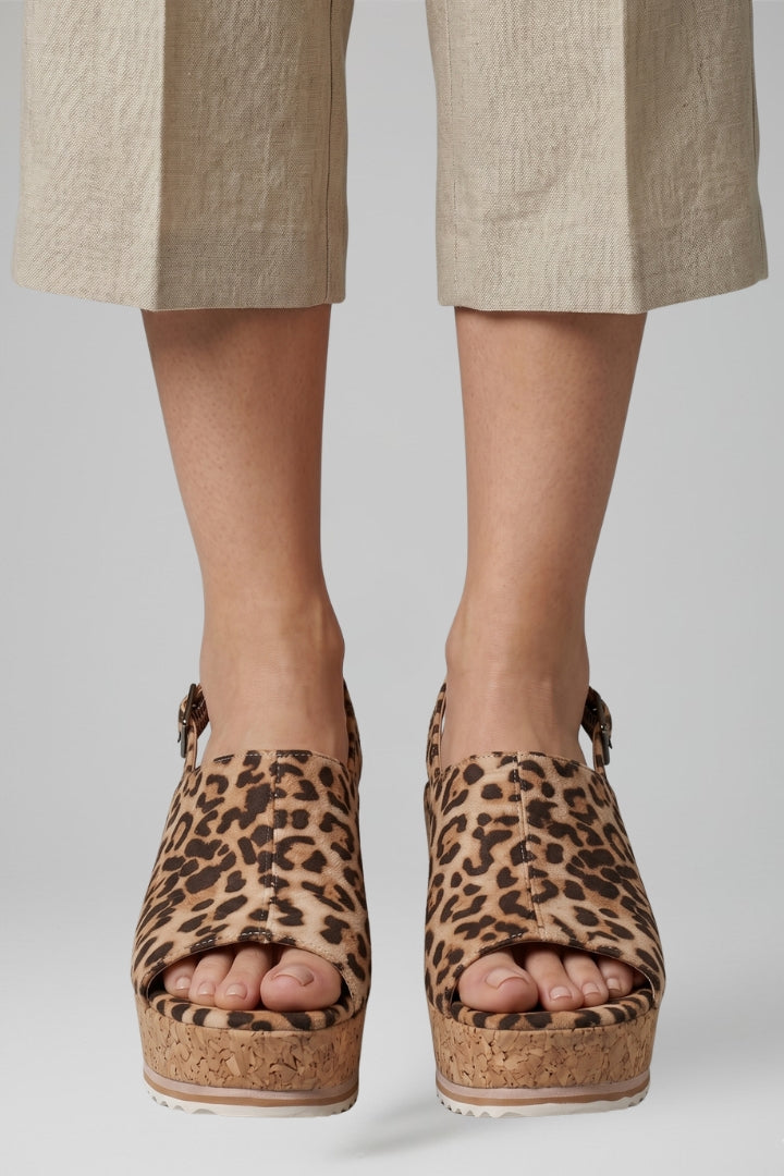 Women's Platform Sandals with Buckle Straps and Cushioned Sole