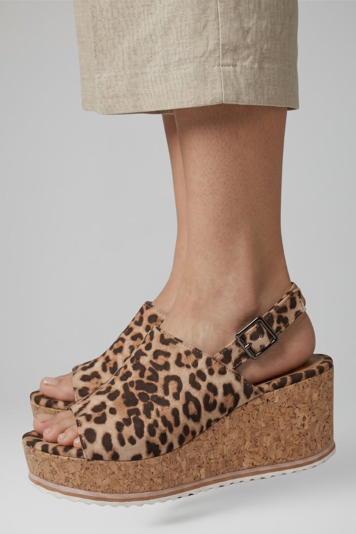 Women's Platform Sandals with Buckle Straps and Cushioned Sole